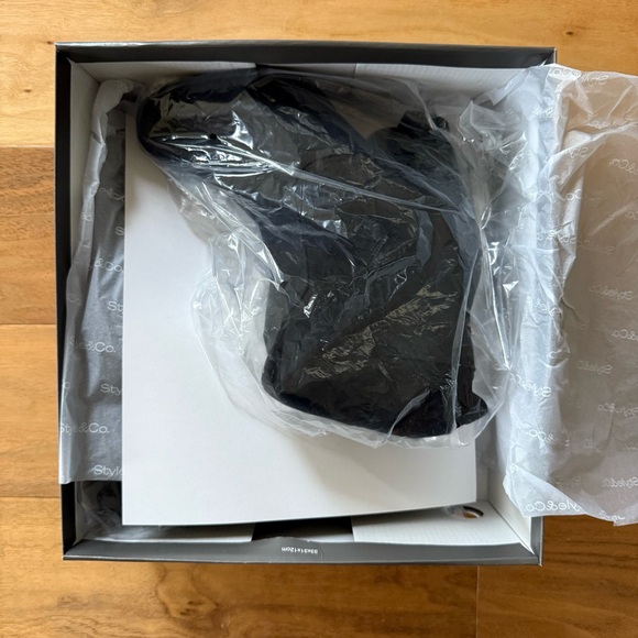 Brand New Women's Knee High Black Faux Suede Wide Calf Boots, Size 9.5, NWT - Picture 4 of 4